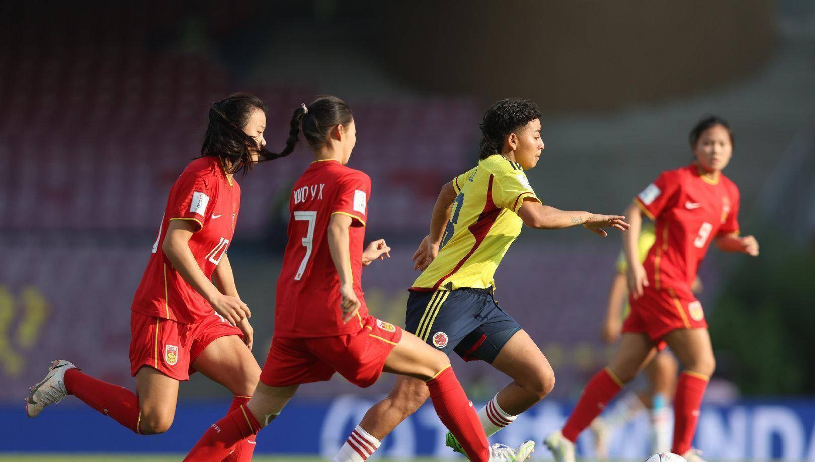 关于泰国女足3-0轻取南非队，取得女足世界杯分组赛首胜的信息