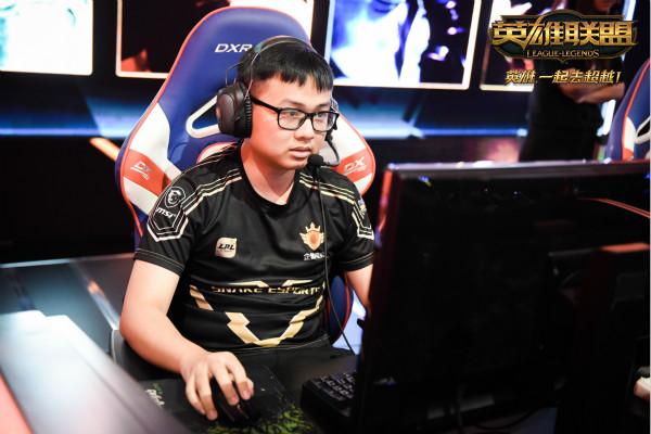 九游体育-RNG翻盘KT，Ming团战一打五强强对话入围赛，让粉丝疯狂欢呼的简单介绍