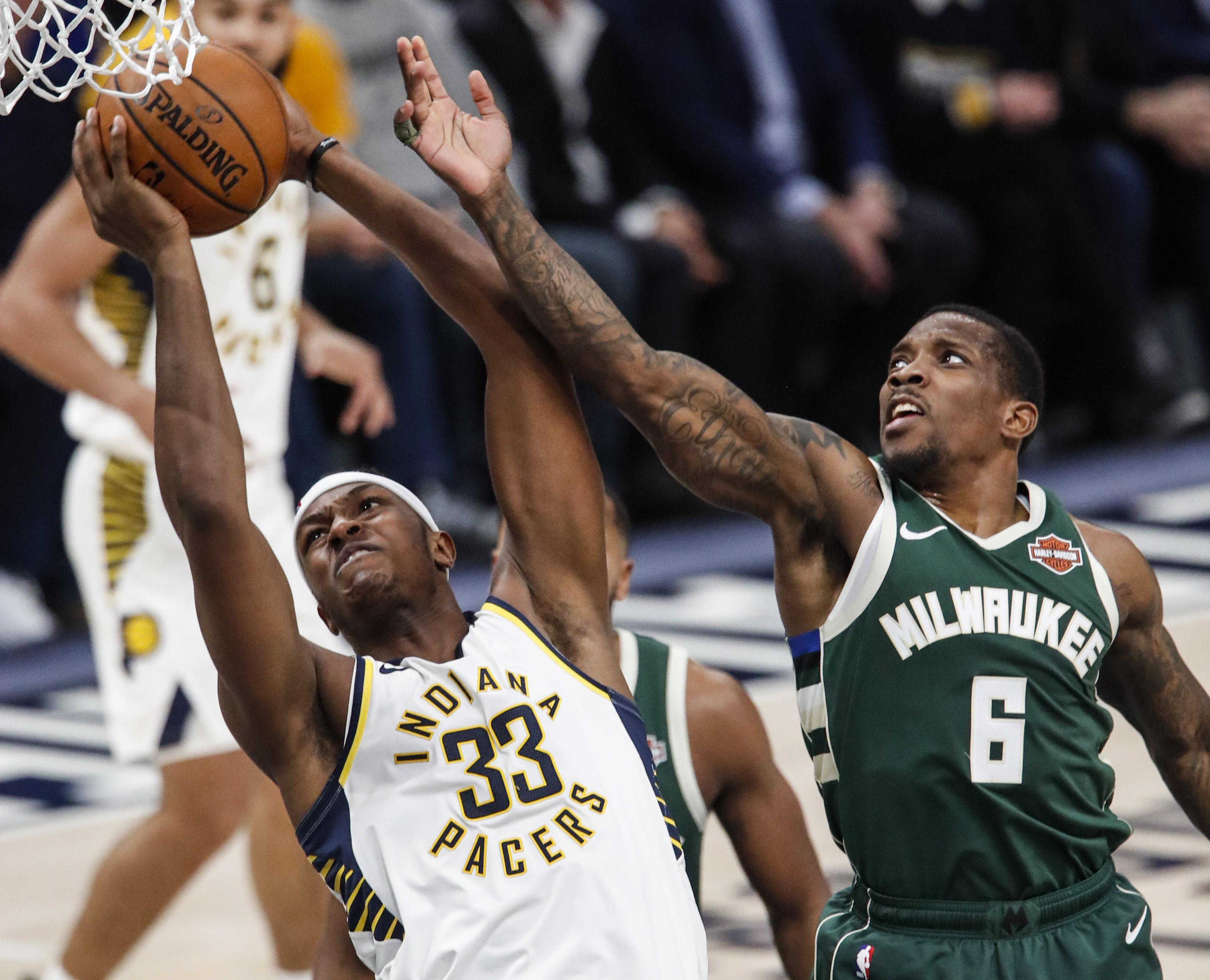 包含篮网队惨败雄鹿队，遭遇开局连败的词条