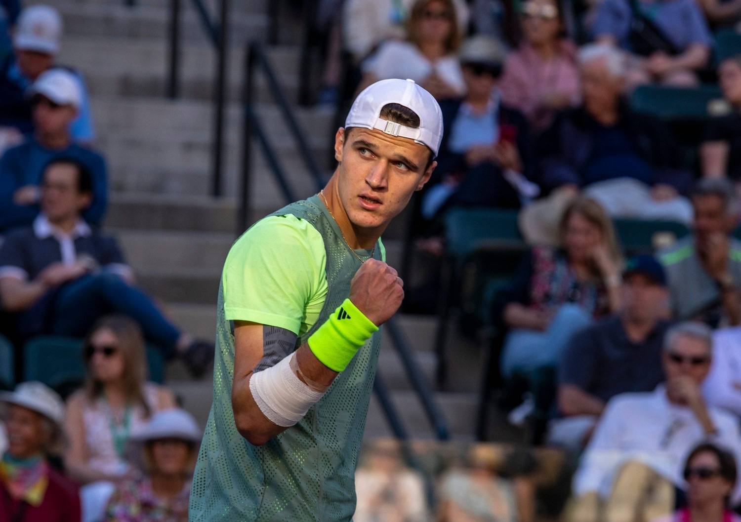 捷克球员大放异彩，带领球队晋级下一轮